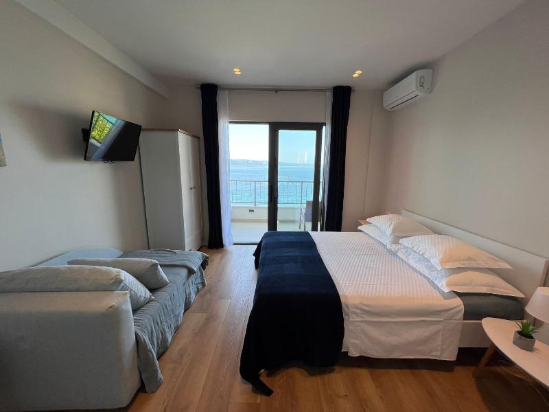 Beachfront Comfort Apartments SINAJKO - image 17