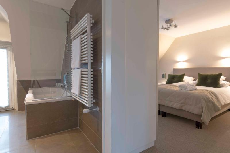 Comfort Room with Balcony image 3