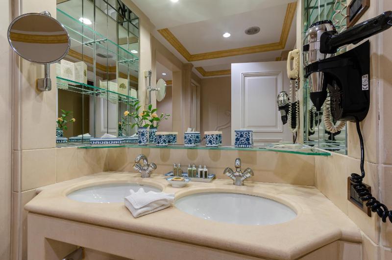 River Junior Suite image 2