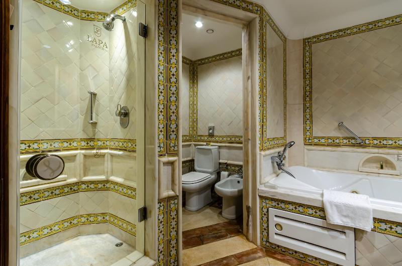Palace Deluxe Room image 2