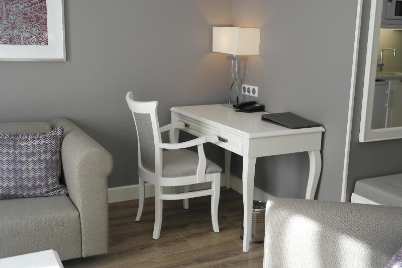 Deluxe Room with Terrace image 2