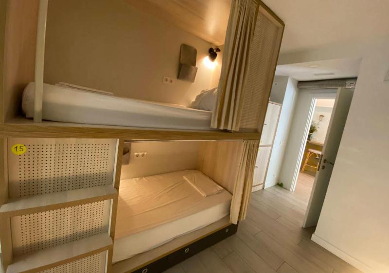 Bed in 6-Bed Mixed Dormitory Room image 3