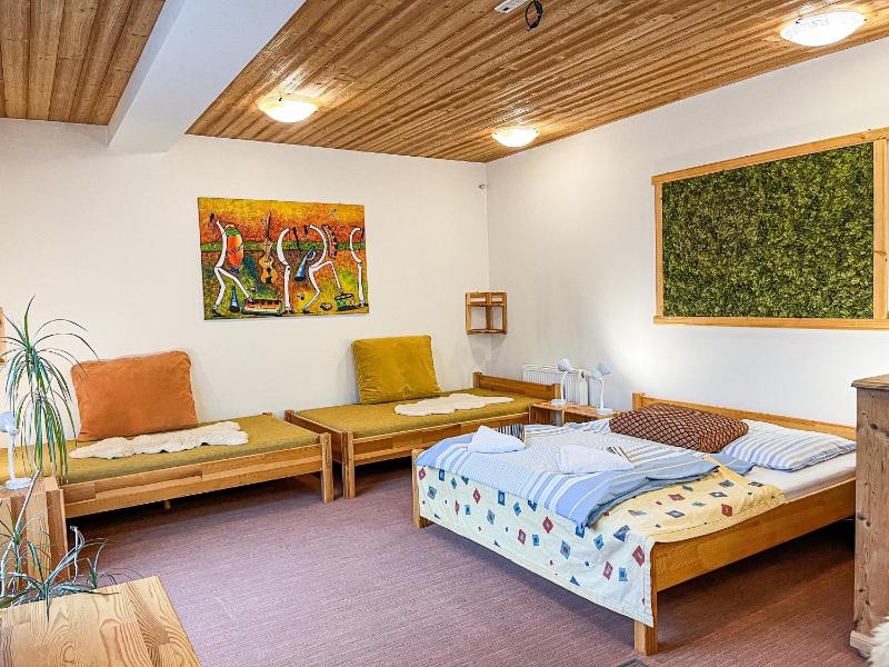 Studio Apartment image 2