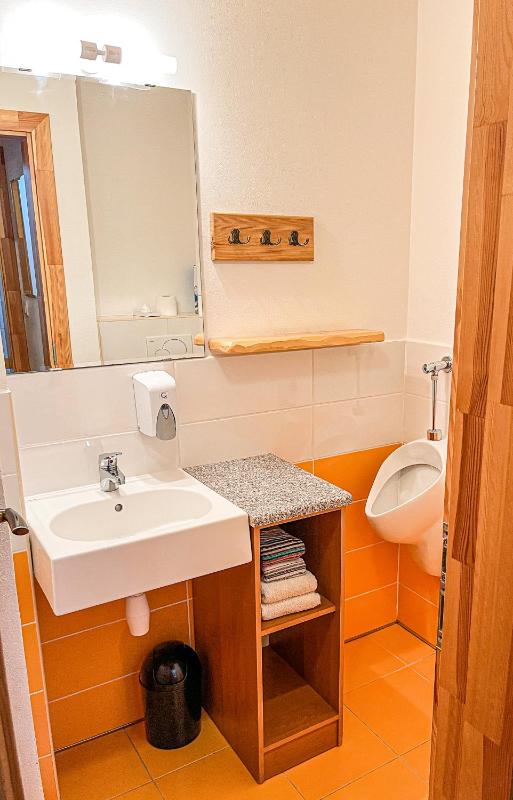 Studio Apartment image 3