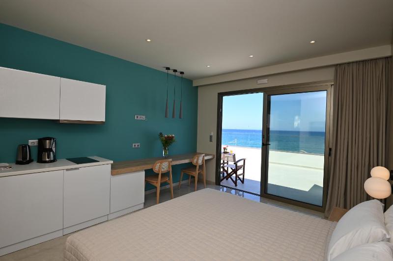 Studio with Sea View image 2