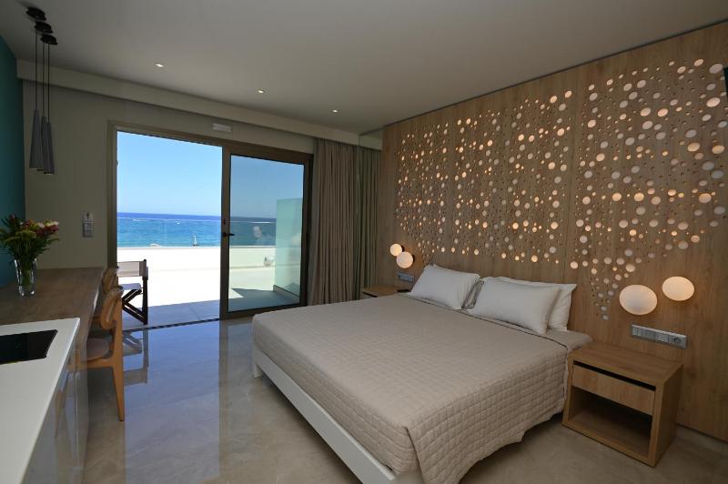 Studio with Sea View image 3
