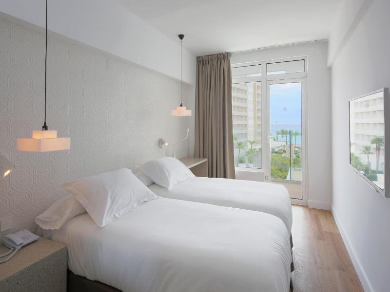 Twin Room with Partial Sea View image 2