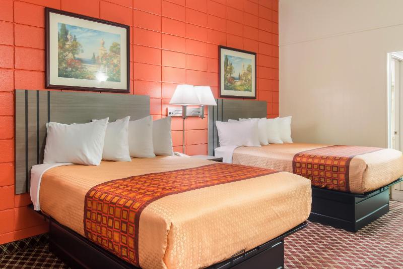 Double Room with Two Double Beds - Smoking image 1