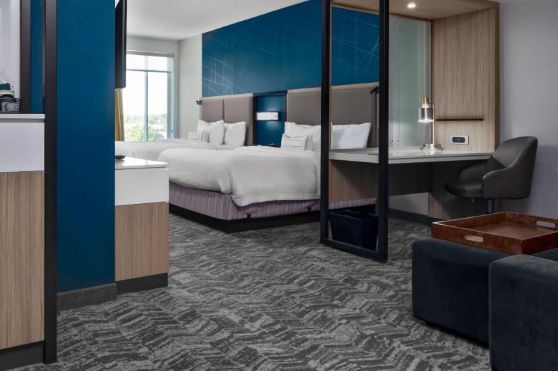 Suite, 2 Queen, Trundle bed image 4