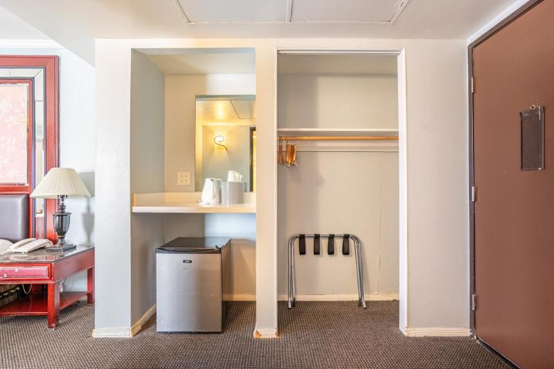 King Room image 2