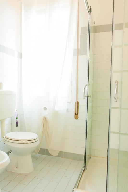 Single Room image 3