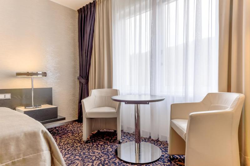 Discovery Package - Superior Room image 3
