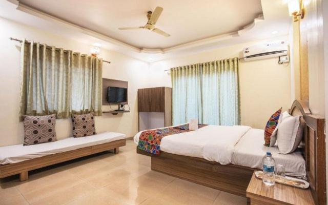 Double Room with Extra Bed image 1