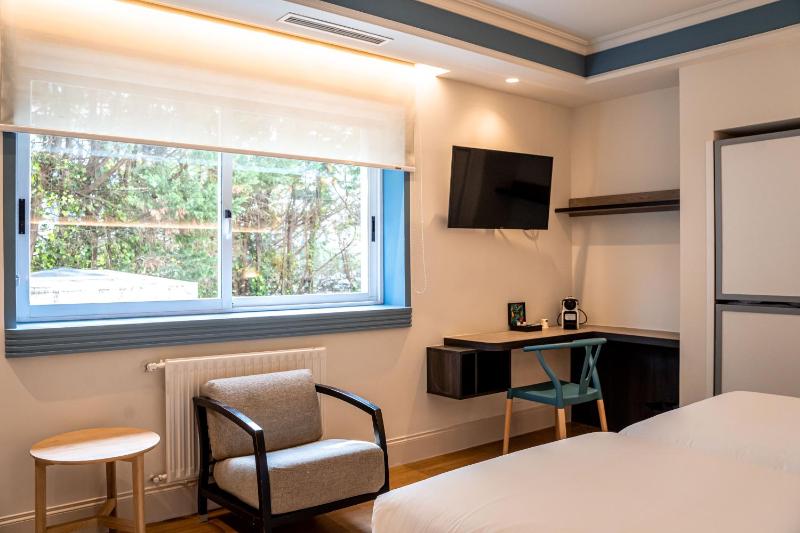 Double Room with Extra Bed image 4