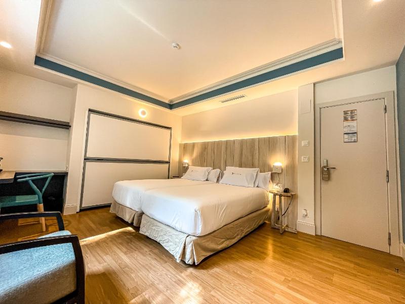 Double Room with Extra Bed image 3