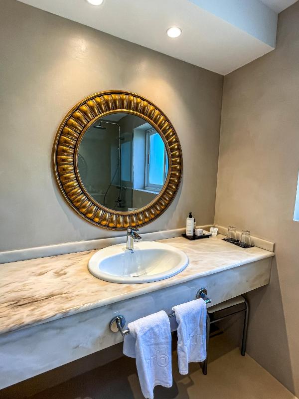 Standard Twin Room image 3