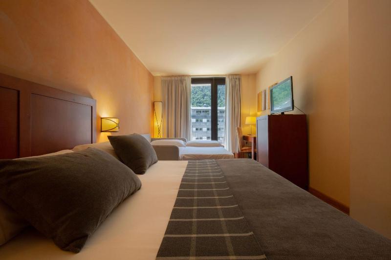 Quadruple Room image 3