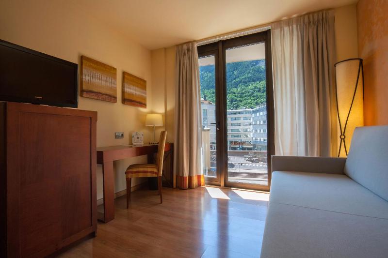 Quadruple Room (2 Adults + 2 Children) image 3