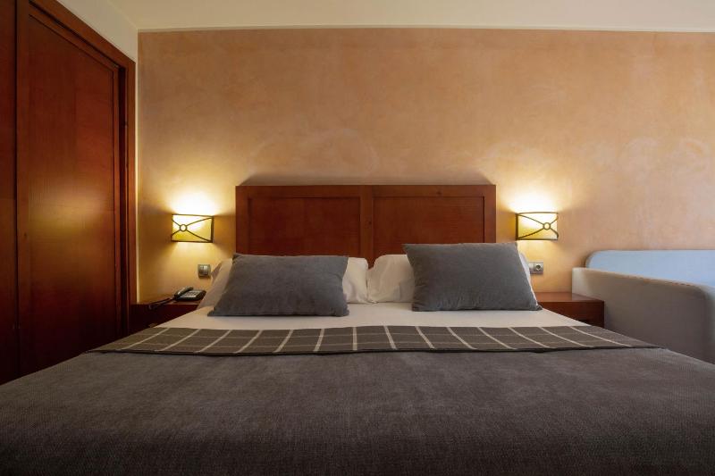 Quadruple Room image 4