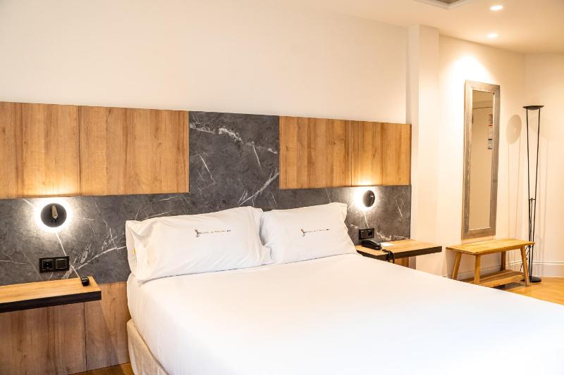 Executive Room image 4