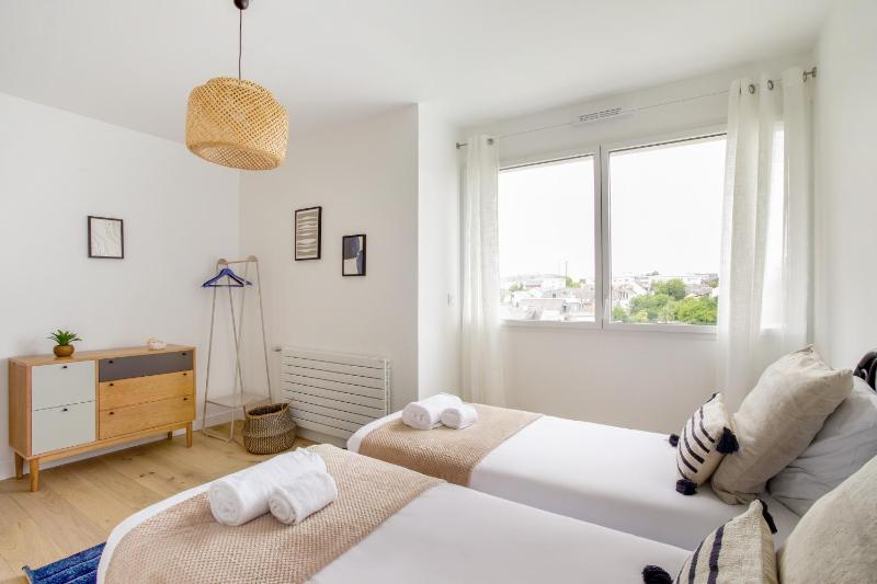 L'Air - Elégant 2 chambres avec loggia dans résidence de haut standing - image 3