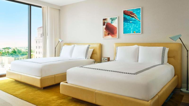 Queen Room with Two Queen Beds and View image 4