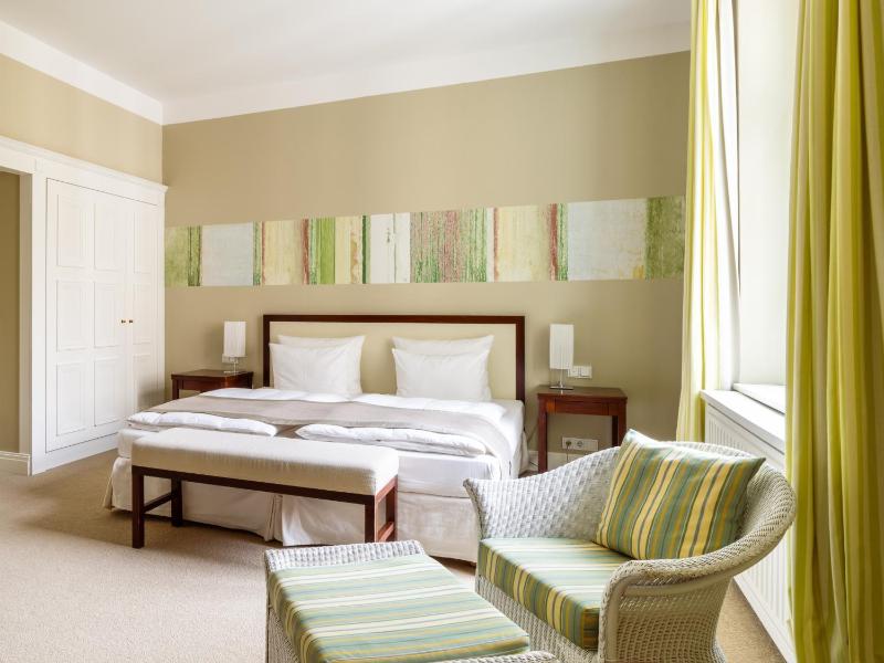 Double Room image 4
