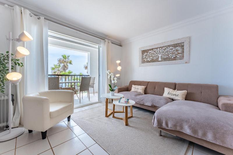 Dona Lola Micaela Beach front duplex 2 bedroom apartment - open sea and beach views surrounded by bars and restaurants - Costa del Sol - CS199 - image 36