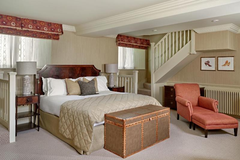 Classic Double Room image 4