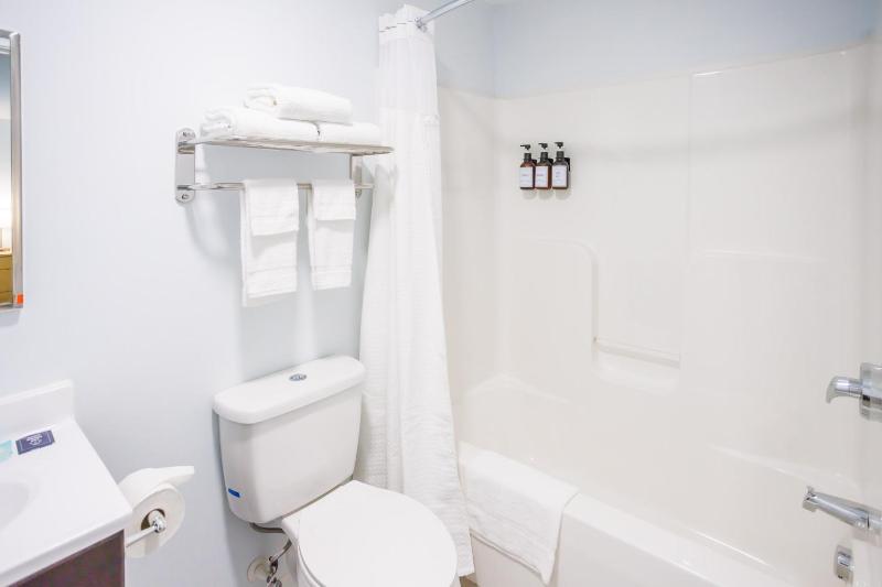Deluxe King Room image 3