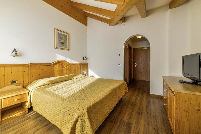 Standard Double or Twin Room with Balcony image 3