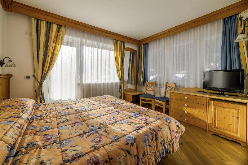Standard Double or Twin Room with Balcony image 4