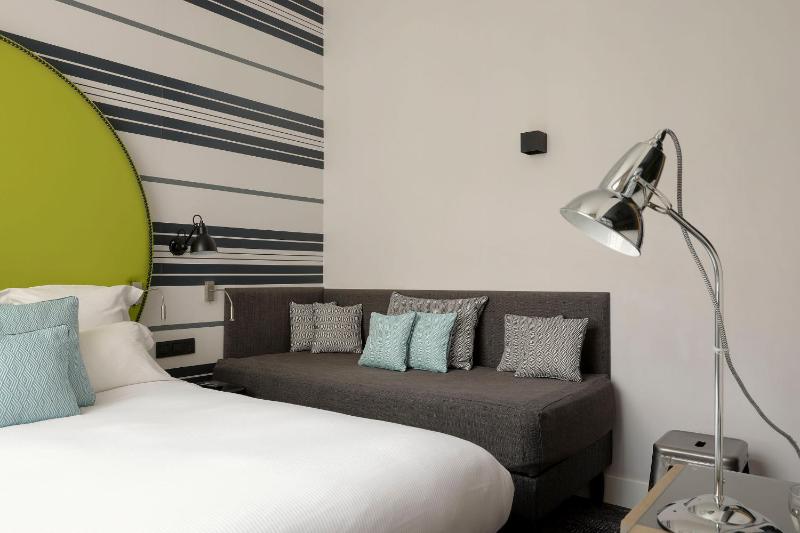 Superior Triple Room image 4