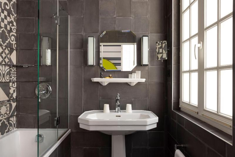 Superior Triple Room image 3