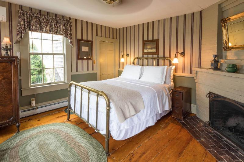 Queen Room image 1