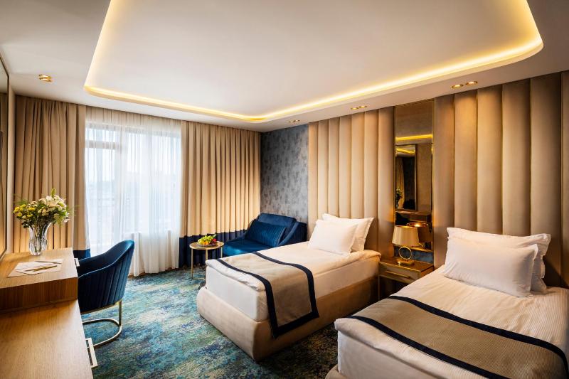 Economy Double Room without Balcony - Free Beach Access  image 4