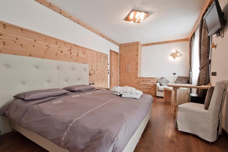 Deluxe Triple Room image 2