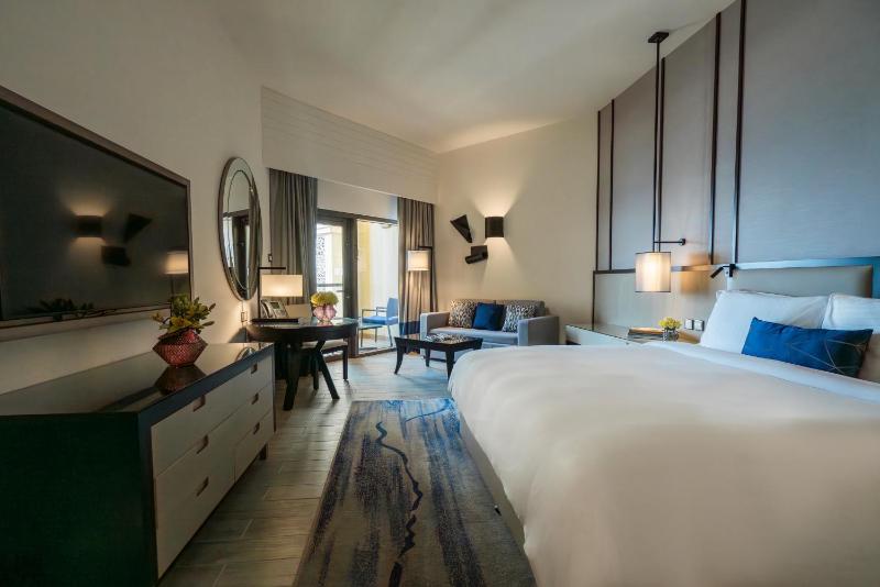 Sea View Room with Balcony - King Bed  image 4