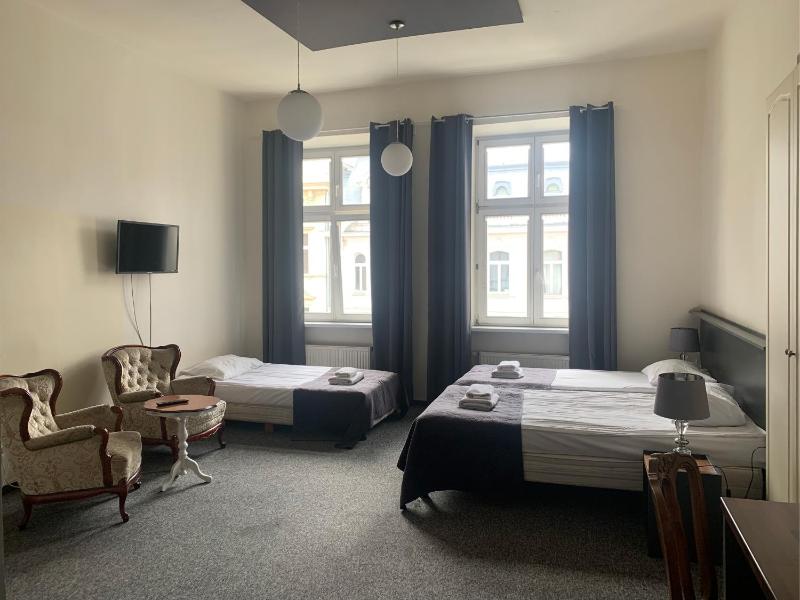 Deluxe Triple Room image 4