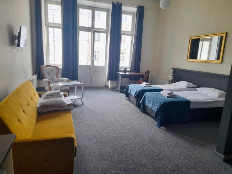 Deluxe Triple Room image 3