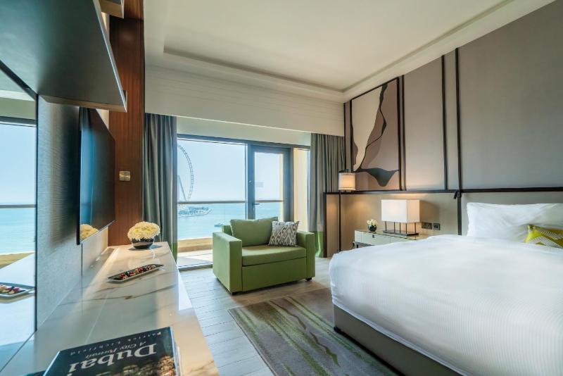 Sea Front One Bedroom Suite with Balcony and Lounge Access image 3