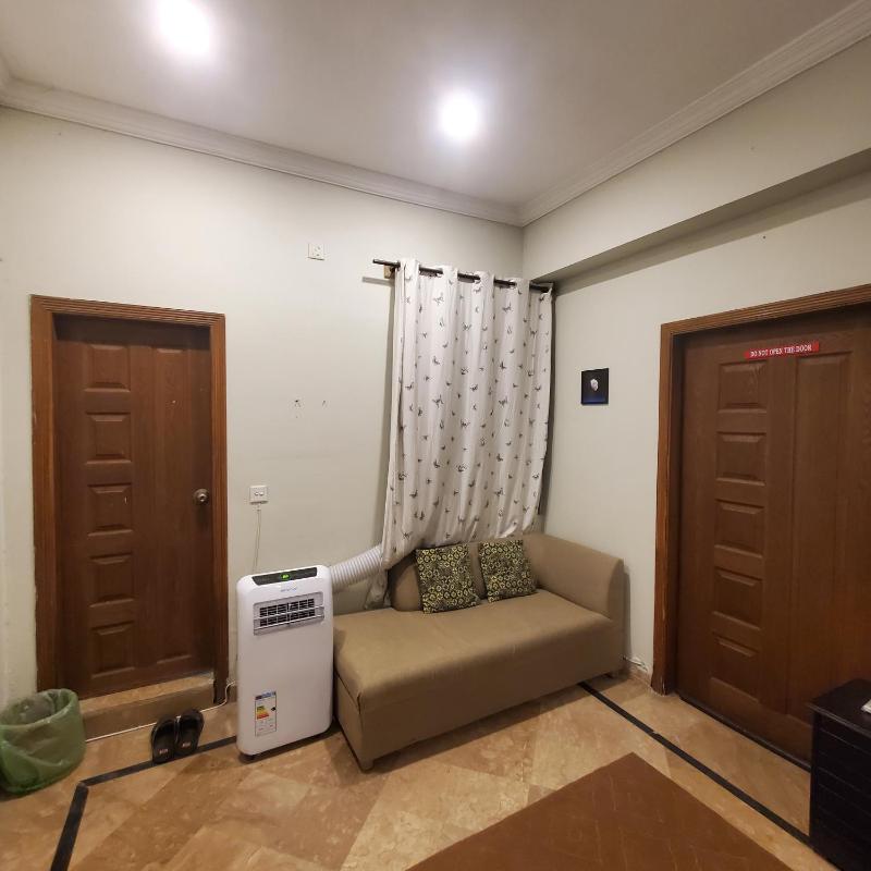 Studio Apartment image 3