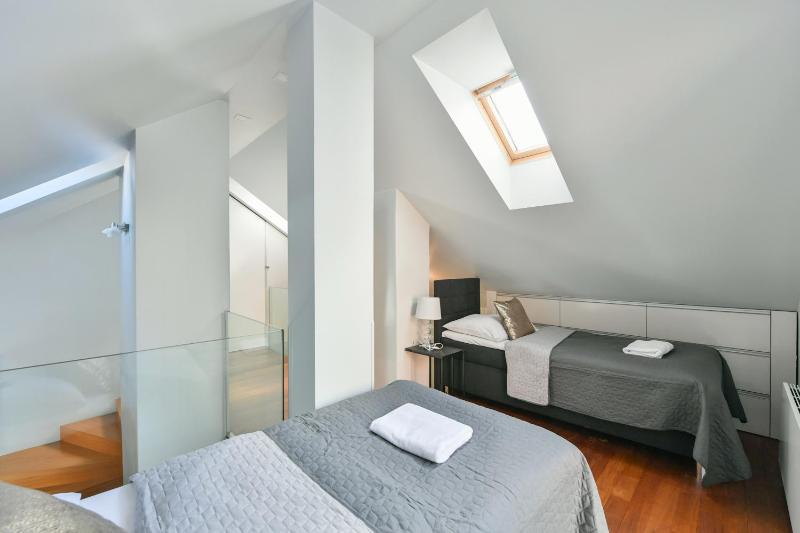 LUXURY CENTRAL DUPLEX WITH TERRACE - image 11