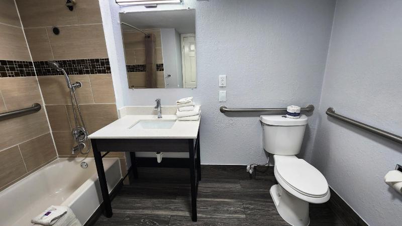 King Room - Disability Access image 3