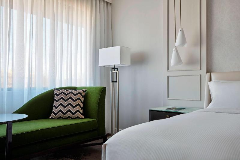 King or Queen Room image 3