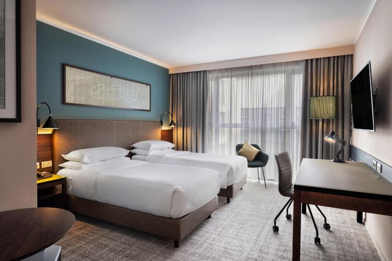 Executive Twin Room image 1