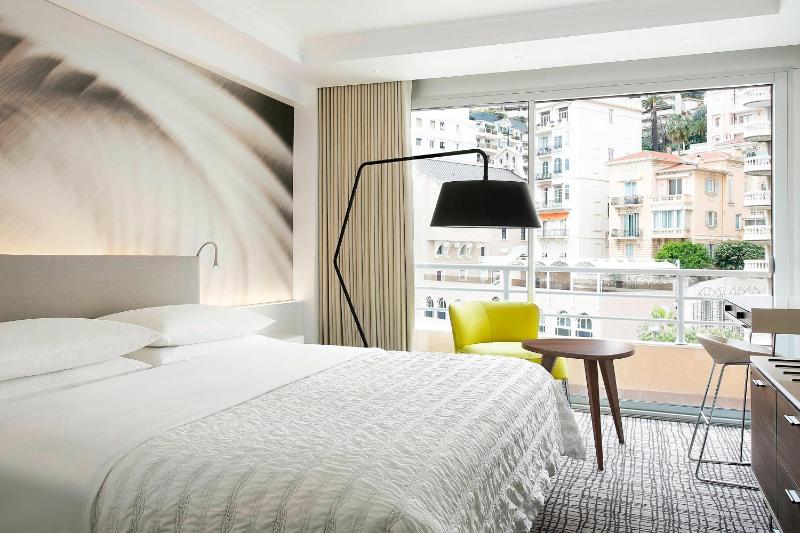 Classic, Guest room, 1 King, City view image 1