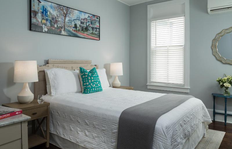 Queen Room image 3