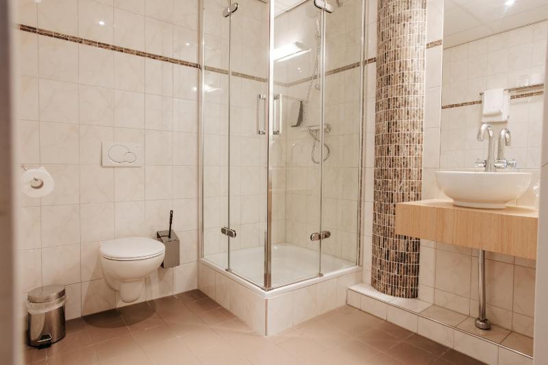 Standard Twin Room image 2