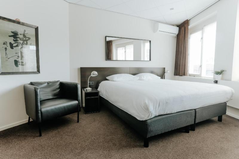 King Room image 4